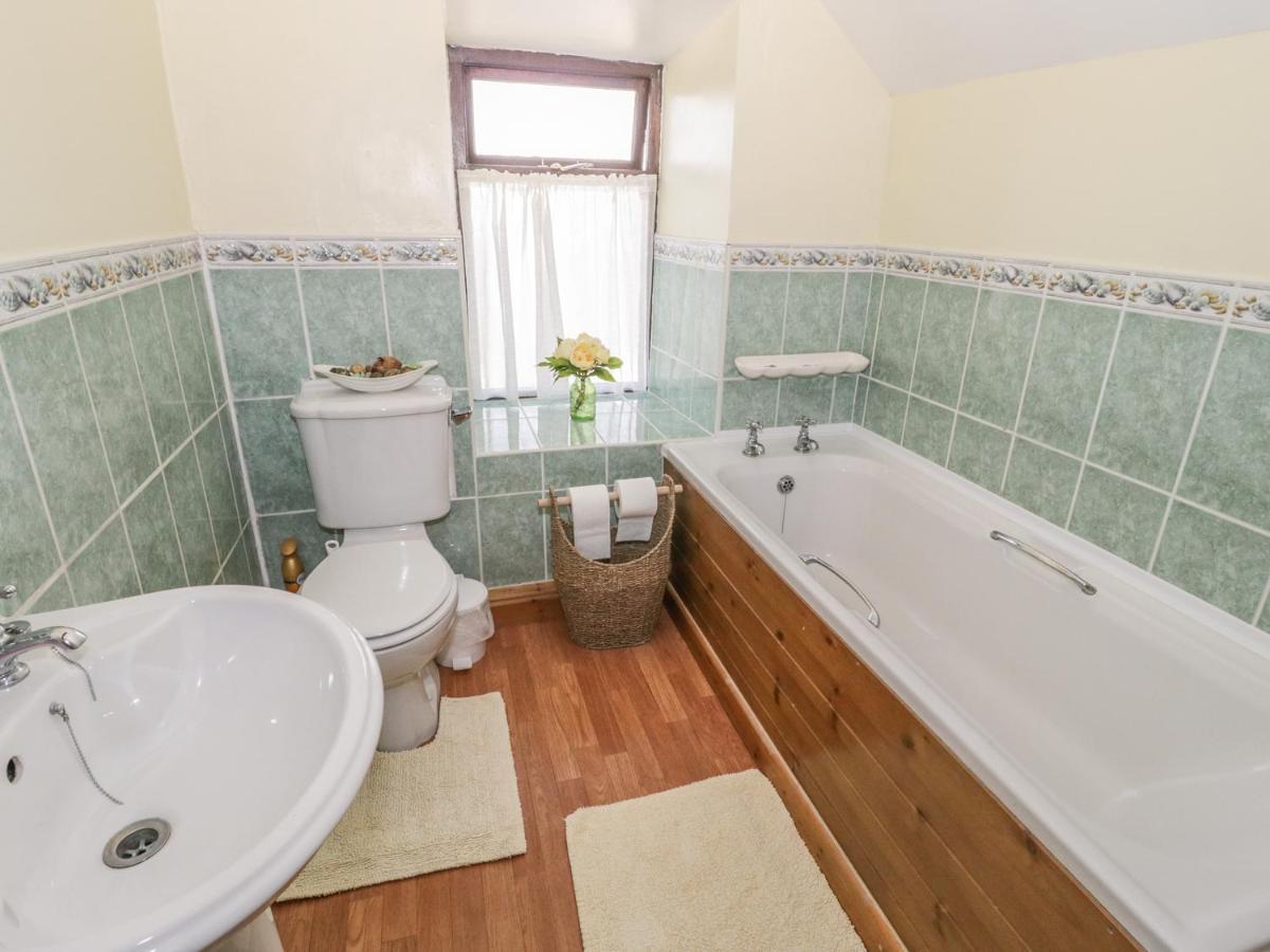 Penrhyddion Ucha Villa Capel Garmon Bagian luar foto